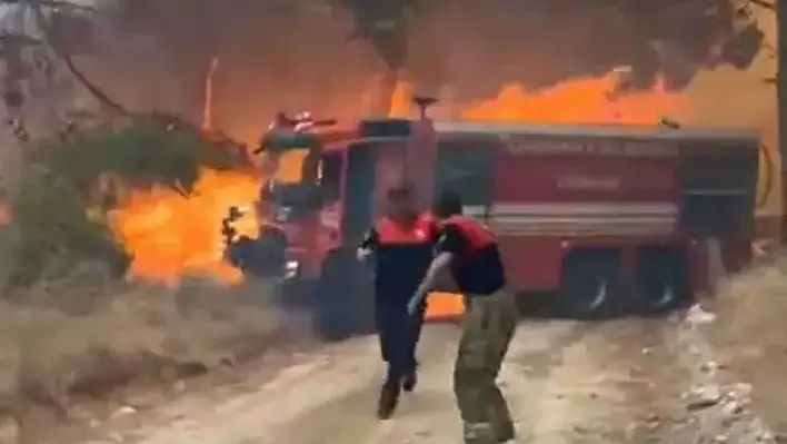 İtfaiye Aracı Alevlerin Arasında Kaldı: Ekipler Canını Zor Kurtardı
