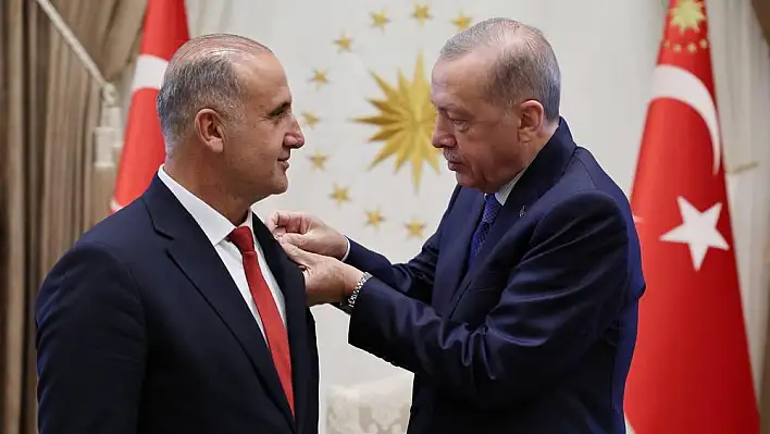 İYİ Parti’den istifa edip AK Parti’ye katıldı