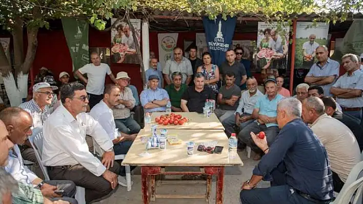 İzmir Büyükşehir Belediye Başkanı Tunç Soyer, üreticilerle buluştu