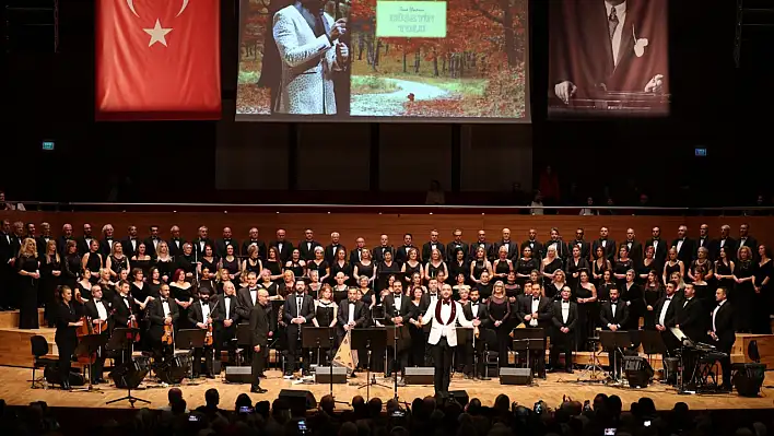 İzmir Büyükşehir Belediyesi Korosu 'Sonbahar Şarkıları'yla Mest Etti
