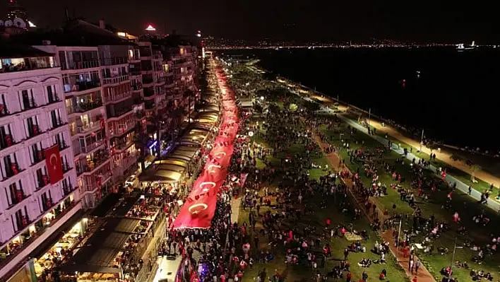 İzmir, Cumhuriyet'in 102. Yılını Büyük Coşkuyla Kutlamaya Hazırlanıyor
