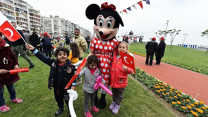 İzmir de 23 Nisan şenlikleri