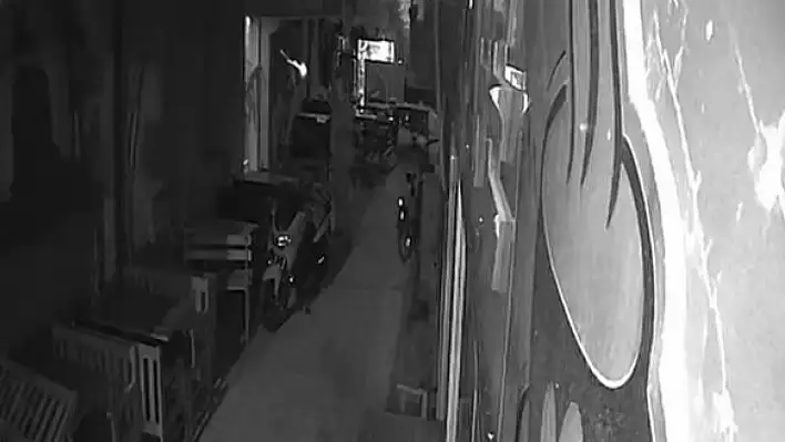 İzmir'de Evrensel Gazetesi Bürosuna Silahlı Saldırı