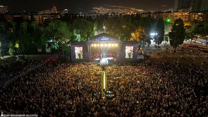 İzmir, Kurtuluşunun 103. Yılında Yine Coşkuyla Ayağa Kalkıyor