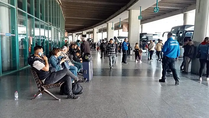 İzmir Otogarı bu bayramı sakin geçiriyor