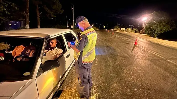 İzmir trafiğinde bir haftada 2 bin 744 kişiye ceza!