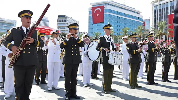 İzmir’de 30 Ağustos Zafer Bayramı coşkuyla kutlandı