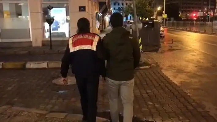 İzmir’de FETÖ operasyonu: 5 Tutuklama