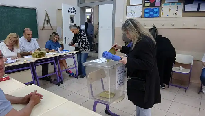 İzmir’de ikinci tura yoğun ilgi!