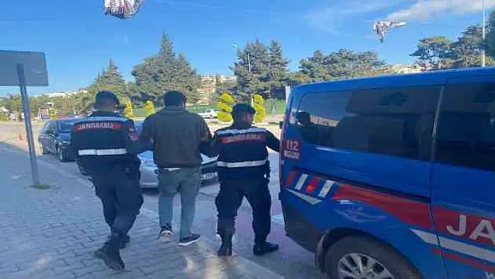 İzmir’de kaçan 8 firari jandarma tarafından yakalandı