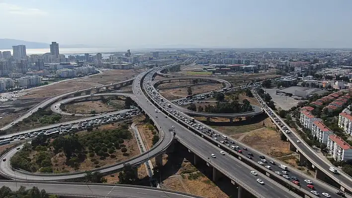 İzmir'de kilometrelerce TEKNOFEST kuyruğu