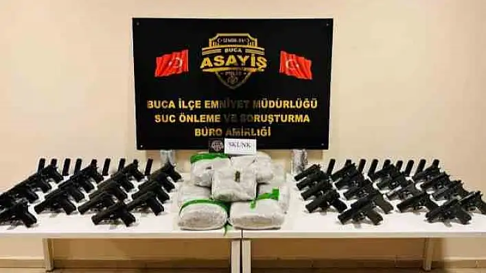 İzmir’de silah kaçakçılarına operasyon… Kilolarca uyuşturucu ele geçirildi