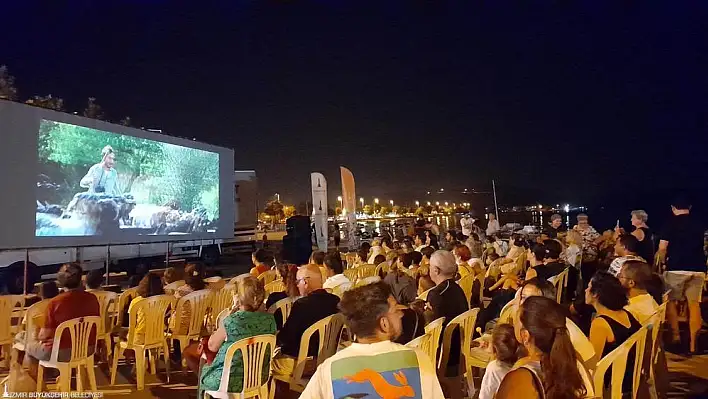 İzmir’de ücretsiz açık hava sineması keyfi