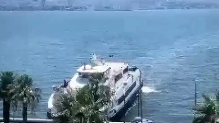 İzmir'de yolcu gemisinin kıyıya çarptı