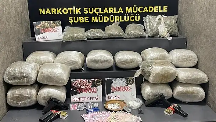 İzmir’deki zehir operasyonunda yüklü miktarda uyuşturucu ele geçirildi