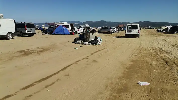 İzmir’in tatil beldesinde yakışmayan görüntüler