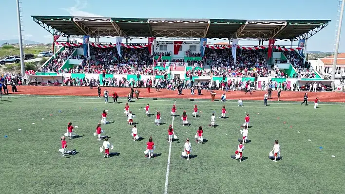 İzmir’in tüm ilçelerinde 23 Nisan coşkusu devam ediyor