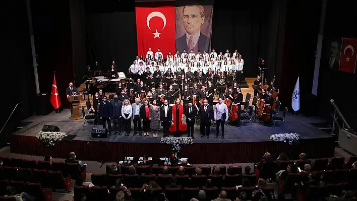 İzmirliler ‘den ‘Kutlu Gün Marşı’na büyük ilgi