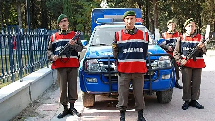 Jandarma uyuşturucu tacirlerini yakaladı