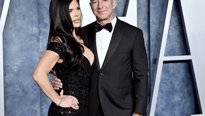 Jeff Bezos ile Lauren Sanchez nişanlandı