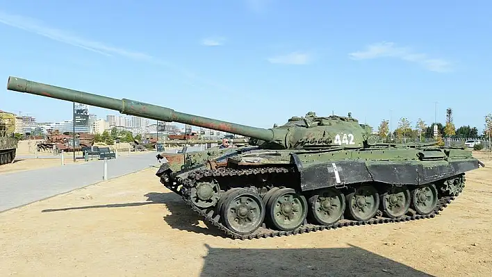 Karabağ'da Ermeni işgalinin sembolü olan tank Bakü'ye getirildi