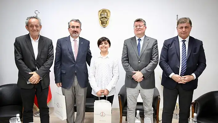 Karşıyaka'da '1920'den Yarınlara Ulusal Egemenlik' konuşuldu