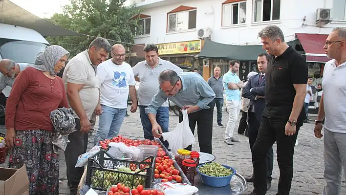 Kasapoğlu memleketi Kula’da esnaf ziyaretinde bulundu