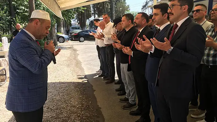 Kaymakam Hakan Yavuz Erdoğan, 15 Temmuz'da Şehitleri Dualarla Andı