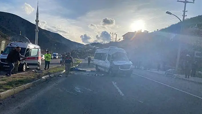 Kayseri’de cenaze nakil aracı devrildi: 2 ölü, 3 yaralı