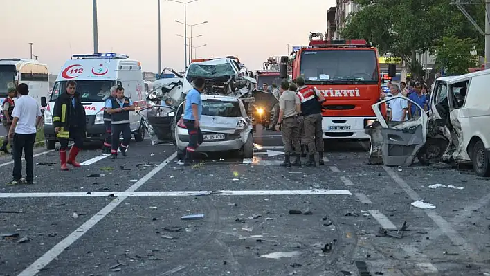 Kaza nedeniyle yolu kapattılar