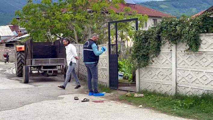 Kendisini döven oğlunu tabancayla öldürdü!