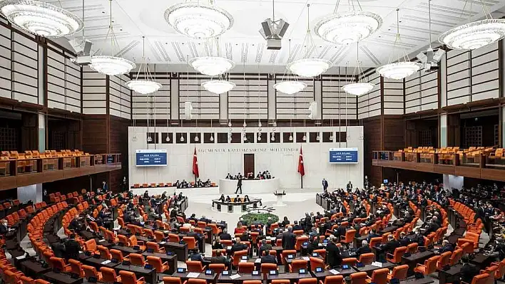 Kılıçdaroğlu Erdoğan için ayağa kalkmadı