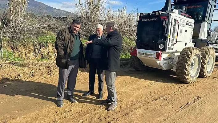 Kiraz Belediye Başkanı Nasuh Coşkun, Saçlı Mahallesi'nde Yol Çalışmalarını İnceledi