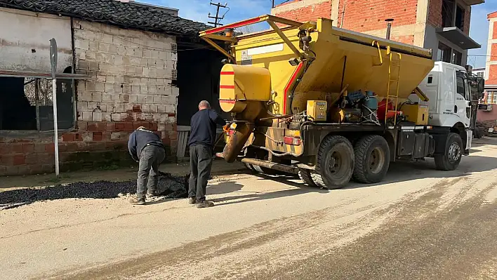 Kiraz Belediyesi, Hoca İbrahim Efendi Caddesi'nde Yol Onarım Çalışmalarına Devam Ediyor