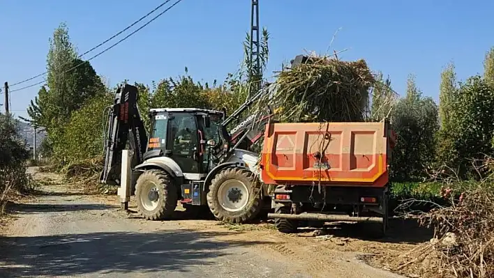 Kiraz Belediyesi Merkez Mahallelerde Kilit Parke Taşı Tamiri Yapıyor