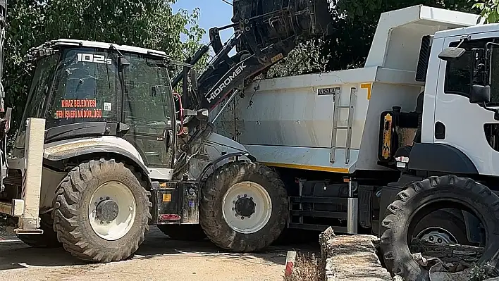 Kiraz Belediyesi'nden Akpınar Mahallesi'nde Şarampol Temizliği