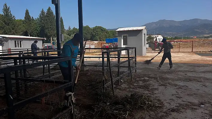 Kiraz Belediyesi'nden Hayvan Pazarında Temizlik Çalışması