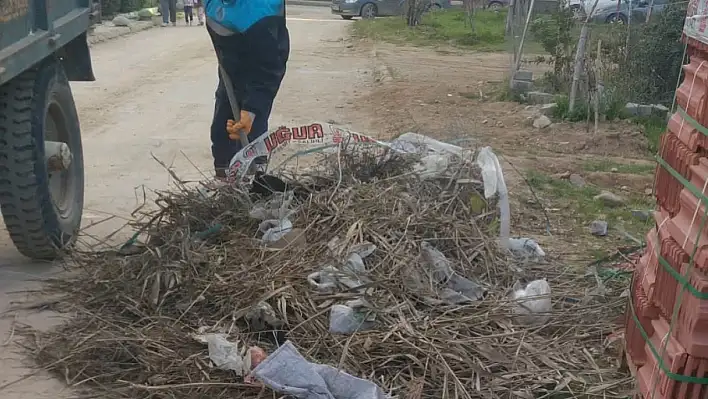 Kiraz Belediyesi'nden Merkez Mahallelerde Temizlik Çalışması