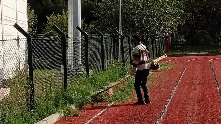 Kiraz Belediyesi'nden Stadyum Çevresi ve Şemsiler Mahallesi'nde Çevre Düzenleme Çalışması