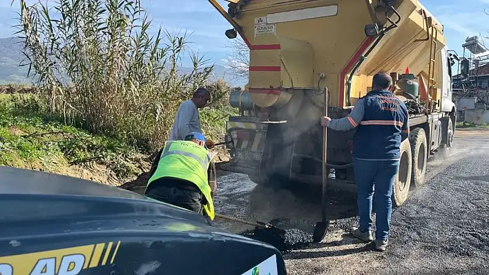 Kiraz Belediyesi'nden Yol Bakım Çalışması