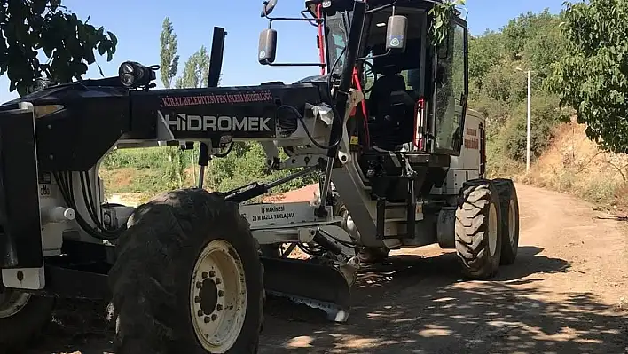 Kiraz'da Akpınar Mahallesi Üretim Yolları Yenileniyor