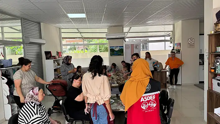 Kiraz'da Anneler ve Çocuklardan Sanatla Bütünleşen Buluşma