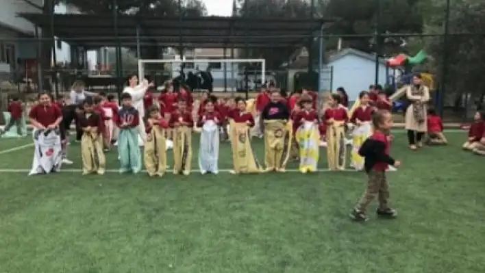 Kiraz'da Cumhuriyet'in 102. Yılı Geleneksel Çocuk Şenlikleriyle Kutlandı