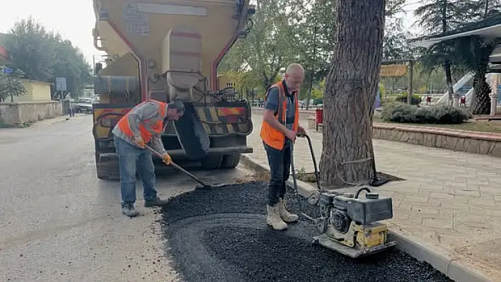 Kiraz'da Gümüşsuyu Caddesi'nde Asfalt Yenileme Çalışmaları Hız Kazandı