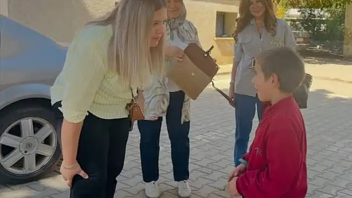 Kiraz'da öğrencilerin yüzü güldü