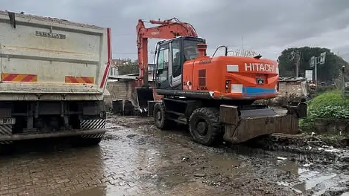 Kiraz'da Sanayi Sitesi Deresi Temizlendi