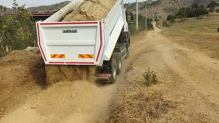 Kiraz'da Üretim Yollarına Bakım Çalışması