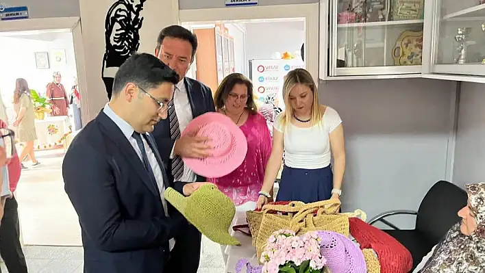 Kiraz'da Yıl Sonu Sergisi İlgi Gördü