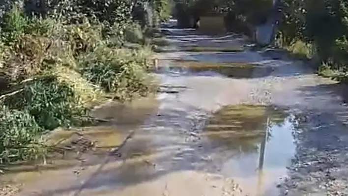 Kiraz'da Yollar Çamur Deryasına Dönüyor