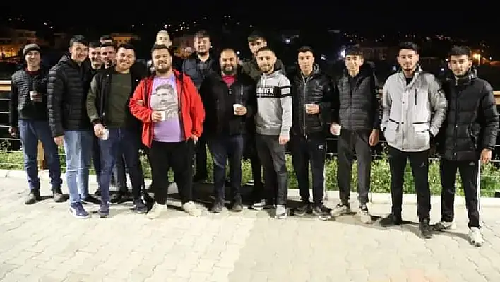 Kiraz Deva Partisi Vatandaşlara Kahve İkramında Bulundu